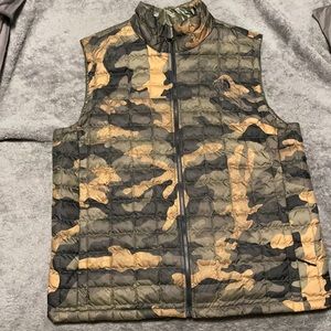 Men’s Camo North Face Vest XL